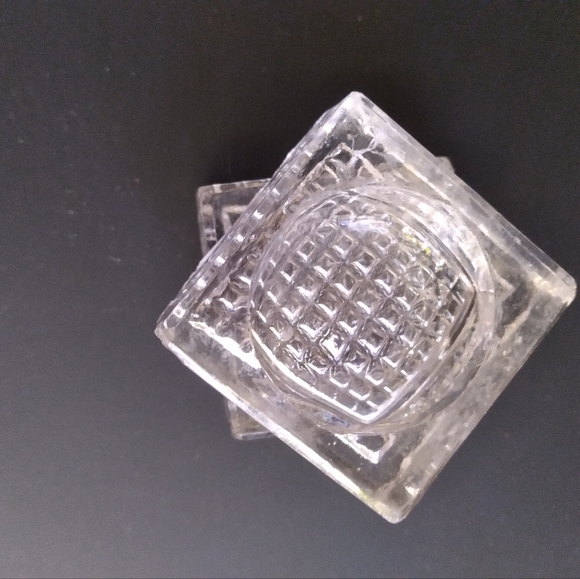 Pair of Waffle Design Salt Cellars by The US Glass Company circa 1900-1910 - Picture 5 of 10